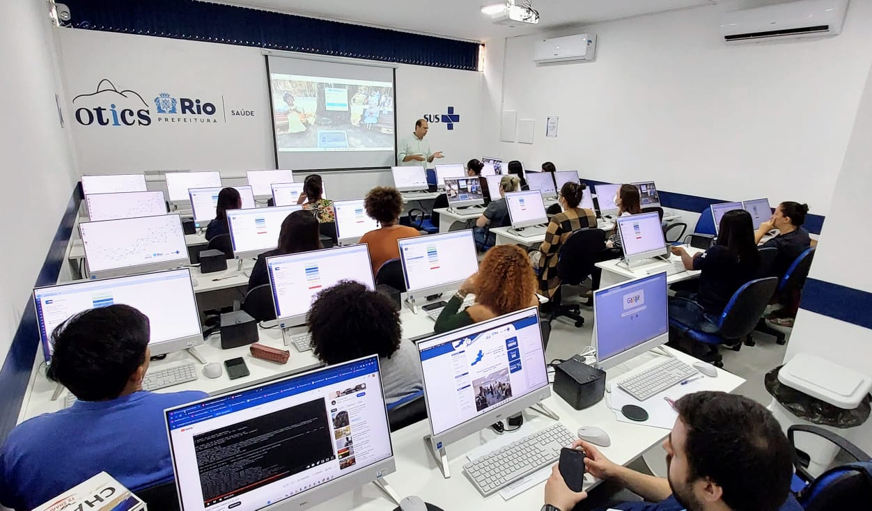 TREINAMENTO SOBRE O PRONTUÁRIO DA SAÚDE MENTAL PARA A EQUIPE DO CAPS MAURÍCIO DE SOUZA