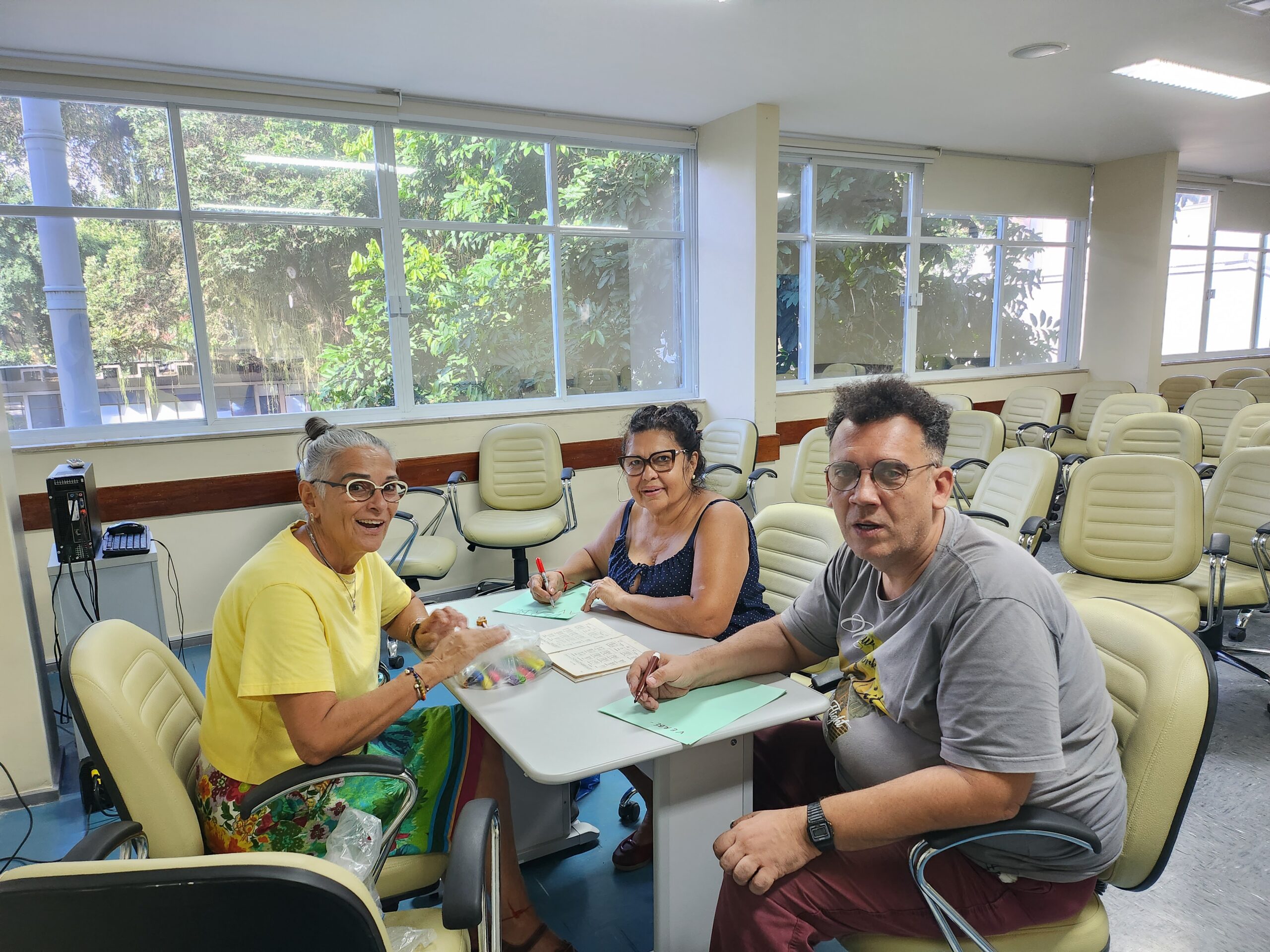 AULA DE IDIOMAS PARA USUÁRIOS E FAMILIARES DE SERVIÇO DA SAÚDE MENTAL