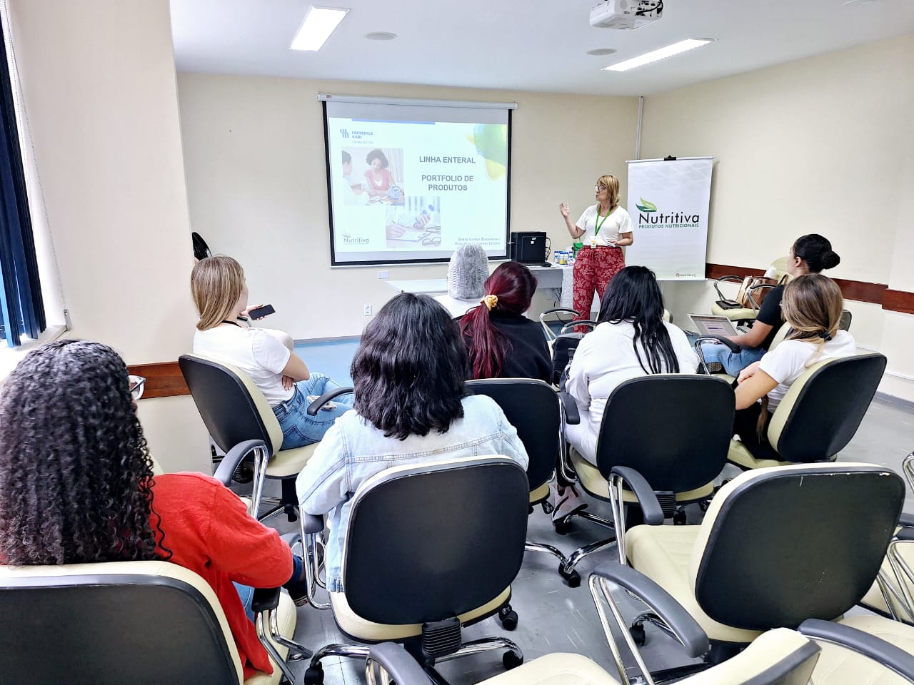 Aula de Nutrição Enteral para os alunos e estagiários de Nutrição Clínica acontece no IMPP