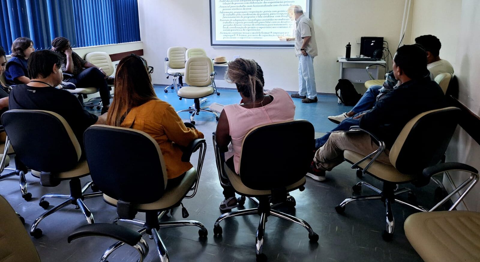 Reunião de Suporte de Pares sobre o apoio entre os usuários em tratamento e seus familiares no IMPP