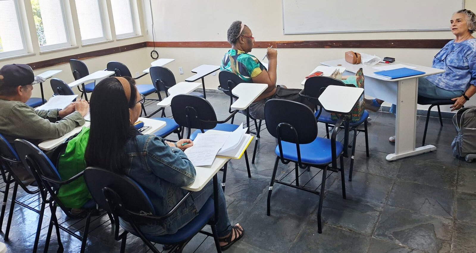 Aula de Idiomas para Usuários e Familiares do Serviço de Saúde Mental no IMPP